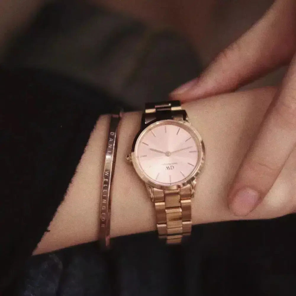 Daniel Wellington Iconic Donna Pink Dial Rose Gold Steel Strap Watch For Women - DW00100331